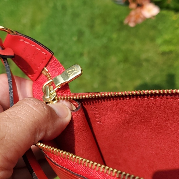 💥💥SOLD💥LOUIS VUITTON EPI POCHETTE - Picture 10 of 12